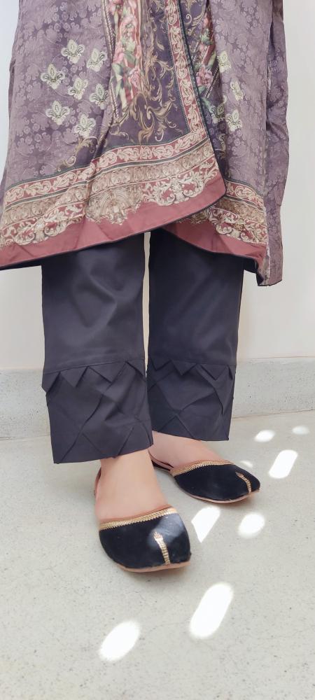 Pintex and triangle design straight trouser