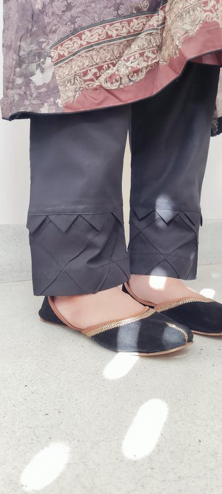 Pintex and triangle design straight trouser